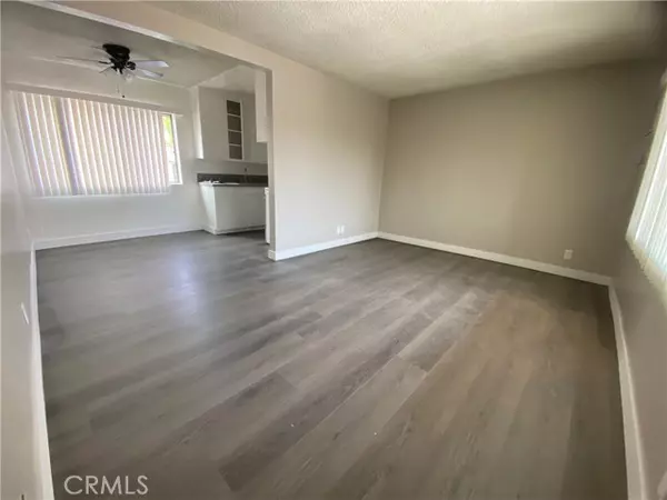 Panorama City (los Angeles), CA 91402,14696 Rayen Street