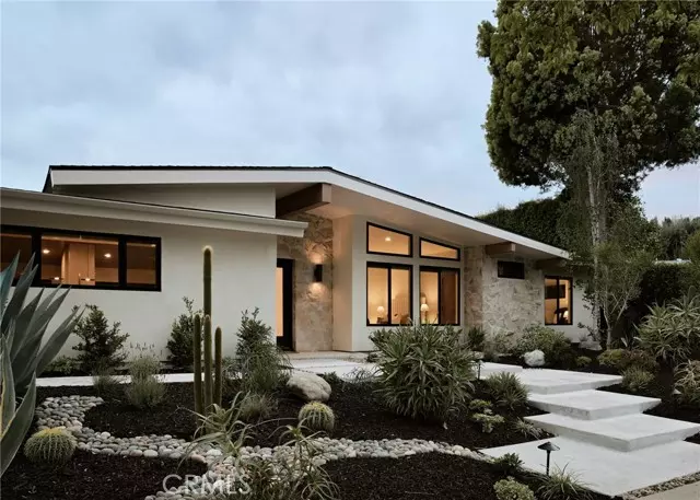 Woodland Hills (los Angeles), CA 91367,23530 Clarendon Street