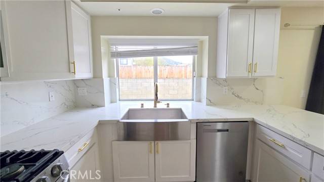 Fontana, CA 92337,15737 Firethorn Road