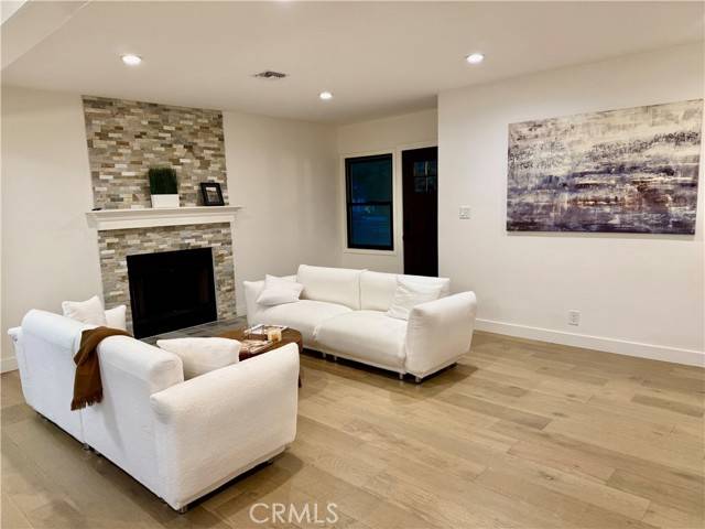 17037 Covello Street, Van Nuys (los Angeles), CA 91406