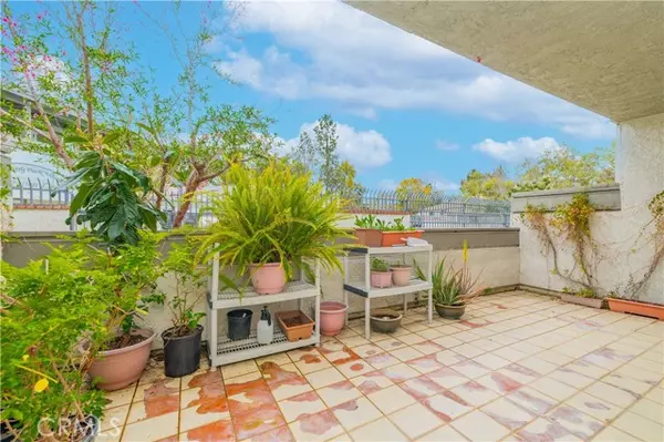 Pomona, CA 91766,7 Town And Country Road