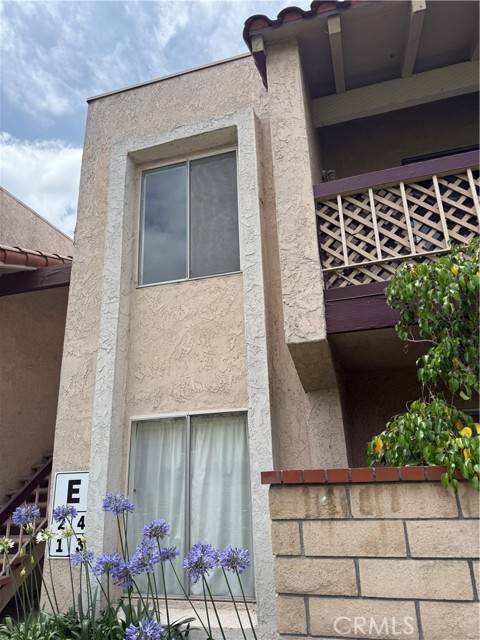 Orange, CA 92868,700 W La Veta Avenue #4