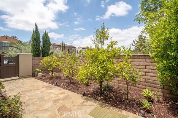 Irvine, CA 92602,17 Lowland
