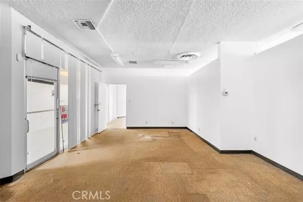 Covina, CA 91723,658 Shoppers Lane