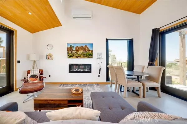 Joshua Tree, CA 92252,60423 La Mirada Trail