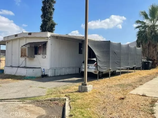 Riverside, CA 92507,1560 Massachusetts #142