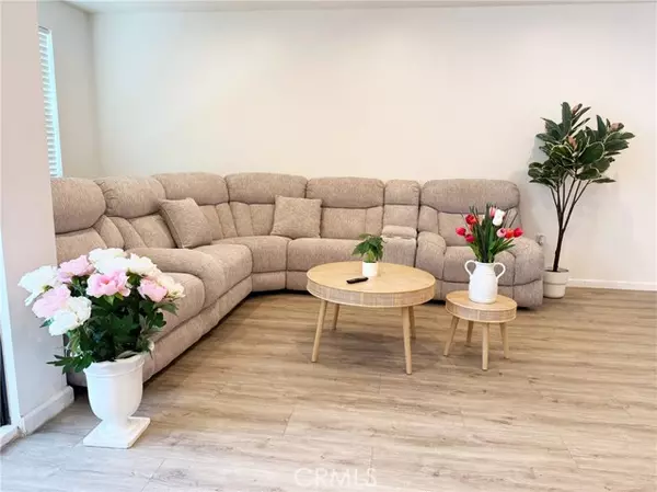 Long Beach, CA 90802,137 W 6th Street #301