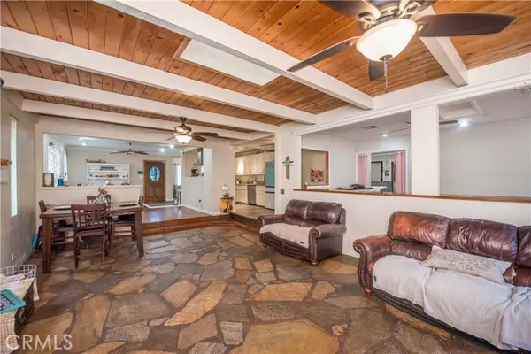 Fontana, CA 92335,9348 Locust