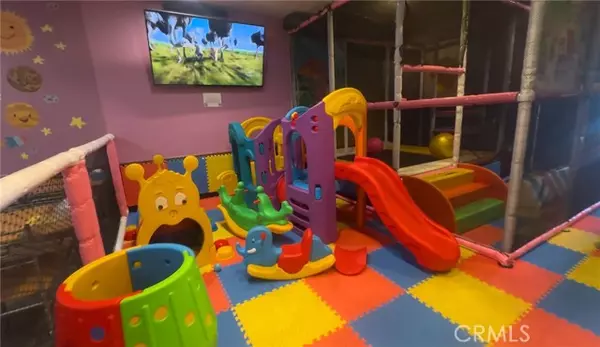 Glendora, CA 91724,527 S Glendora Avenue