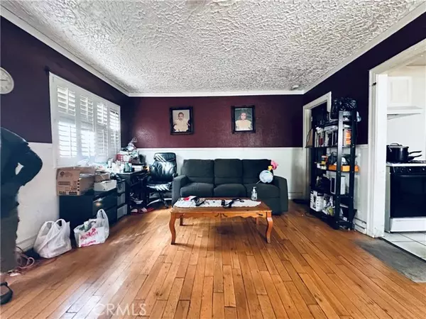 Los Angeles, CA 90044,943 W 65th