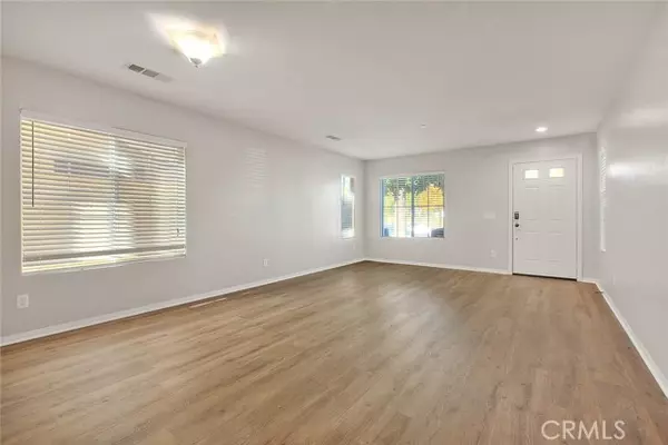 Fontana, CA 92336,8043 Jamestown