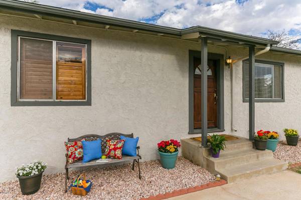 291 Larmier Avenue, Oak View, CA 93022