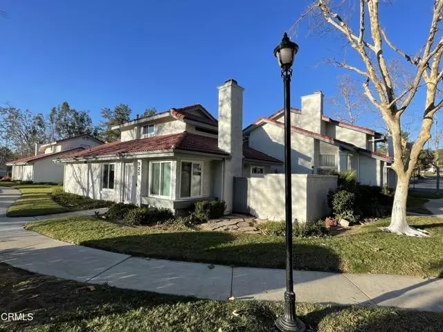 925 Quarterhorse Lane, Oak Park, CA 91377