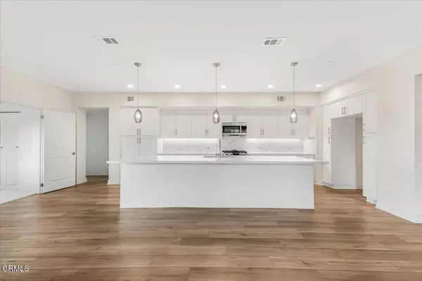 Oxnard, CA 93036,2830 Wagon Wheel Road #304