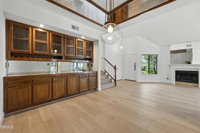Tarzana (los Angeles), CA 91356,18731 Hatteras Street #35