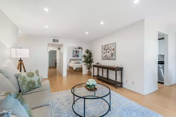 Calabasas, CA 91302,4722 Park Granada #206