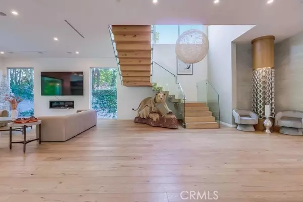 Los Angeles, CA 90038,737 N Cherokee Avenue