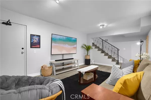 Sherman Oaks, CA 91403,14634 Magnolia Boulevard #4