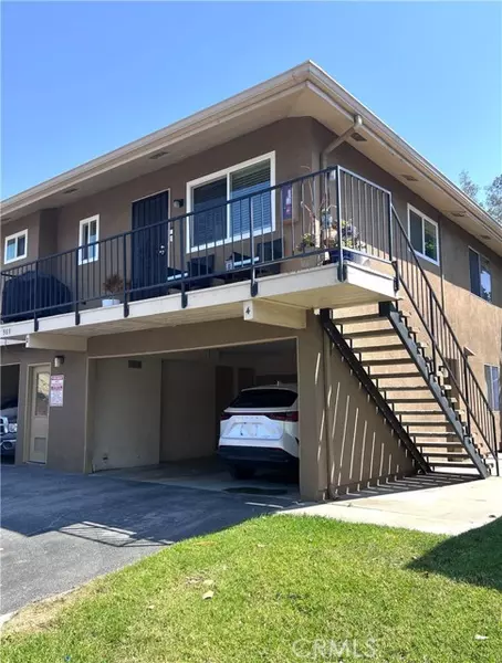989 W Sierra Madre Avenue #4, Azusa, CA 91702