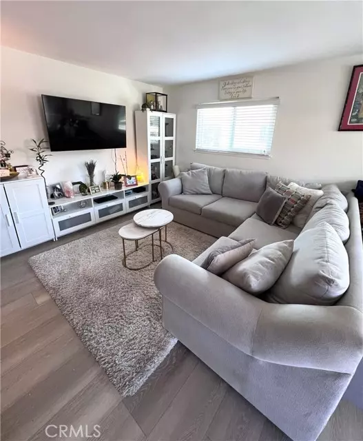 Azusa, CA 91702,989 W Sierra Madre Avenue #4