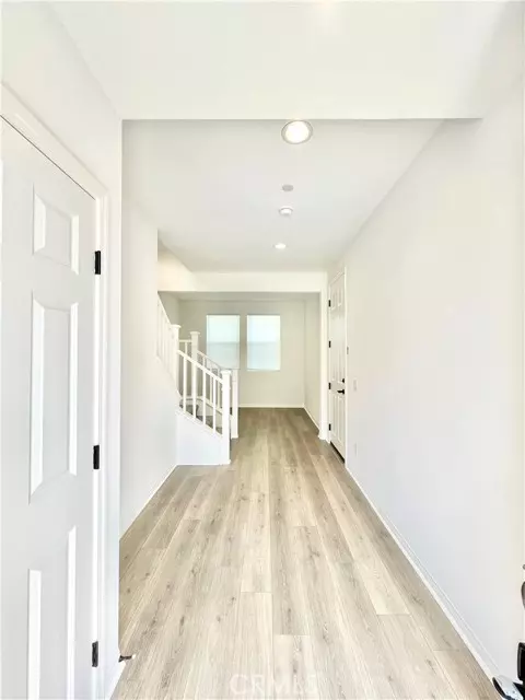 Valencia (santa Clarita), CA 91381,27358 Pebble Creek Court