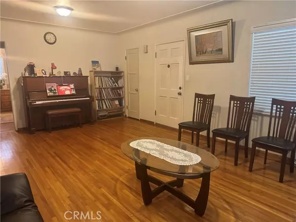 Alhambra, CA 91801,917 N Olive Ave