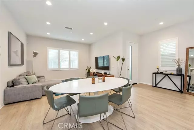 Irvine, CA 92618,153 Spectacle