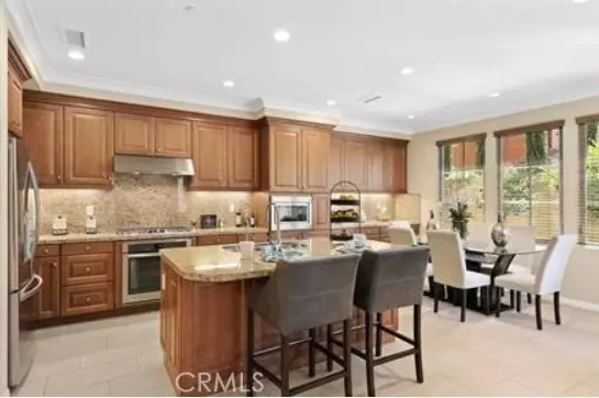 Irvine, CA 92618,83 Bianco