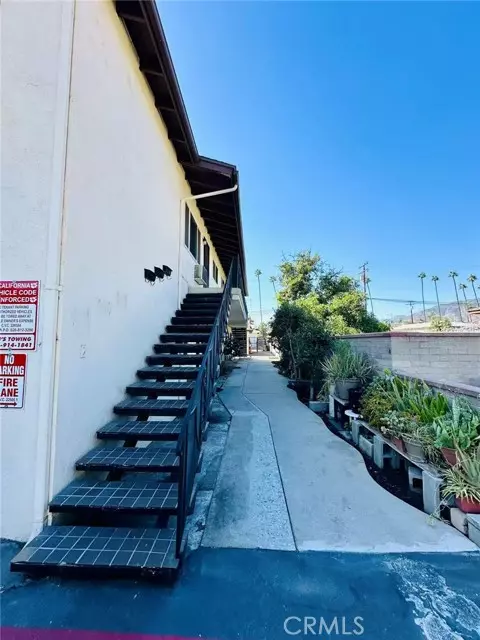 Azusa, CA 91702,933 N Alameda Avenue #5