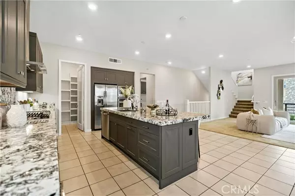 Irvine, CA 92618,185 Frame