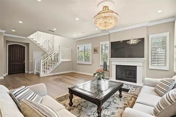 Irvine, CA 92602,61 English Saddle