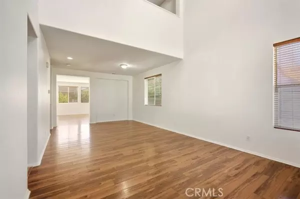 Lancaster, CA 93536,3052 Louise