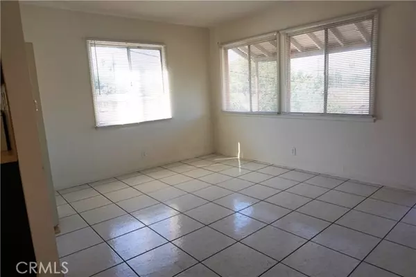 Los Angeles, CA 90042,6122 Mesa Avenue #5