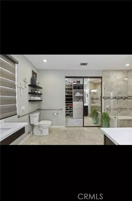 Fontana, CA 92336,5808 Boca Raton