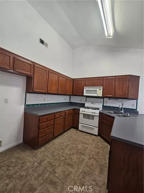 Bakersfield, CA 93307,5411 Los Amigos Drive