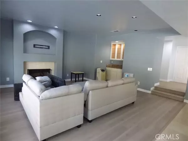 Arcadia, CA 91006,923 Derek Drive