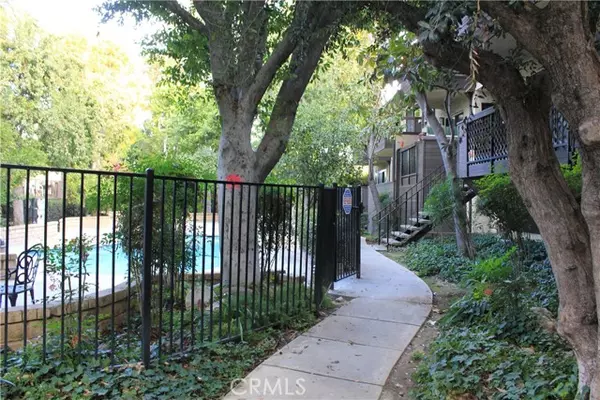 Reseda (los Angeles), CA 91335,7304 Corbin Avenue #F