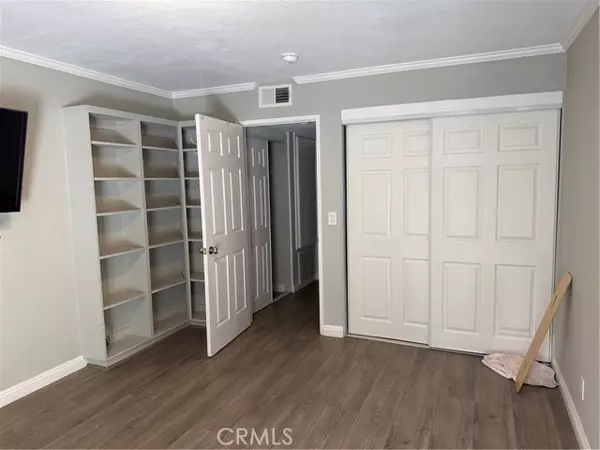 Los Angeles, CA 90042,4239 Via Arbolada #101