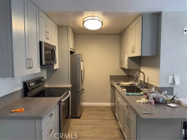 Los Angeles, CA 90042,4239 Via Arbolada #101