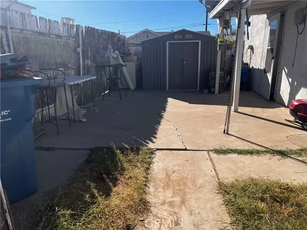 Needles, CA 92363,119 Walnut