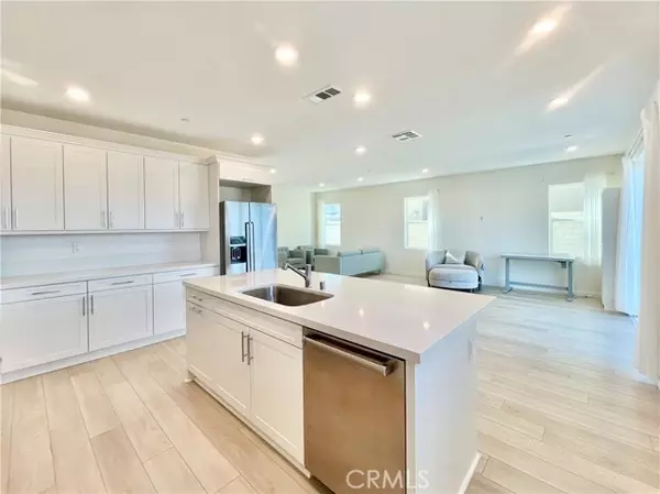 Valencia (santa Clarita), CA 91381,27816 Marquee Drive