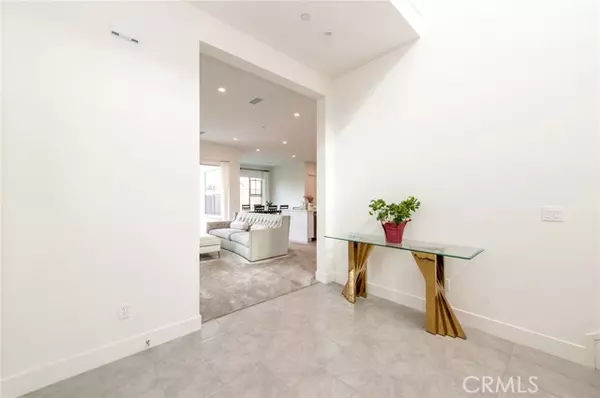 Irvine, CA 92618,258 Maricopa