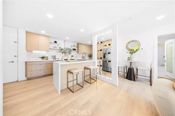 Los Angeles, CA 90046,1550 N Laurel Avenue #203