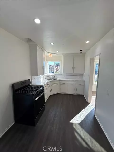 Los Angeles, CA 90003,161 W 84th