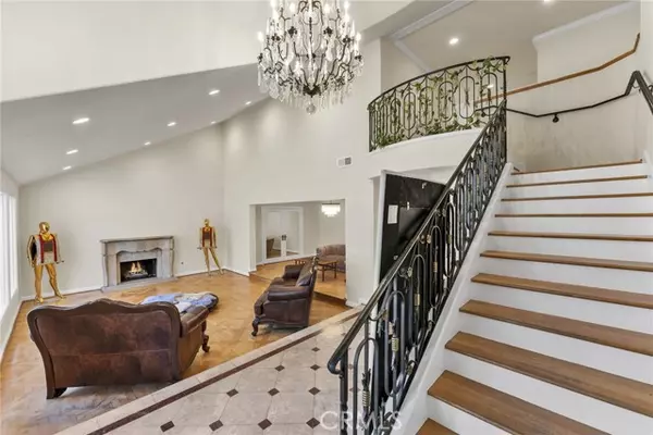 Los Angeles, CA 90046,2412 Jupiter