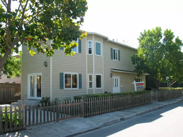 Menlo Park, CA 94025,1102 HOLLYBURNE Avenue