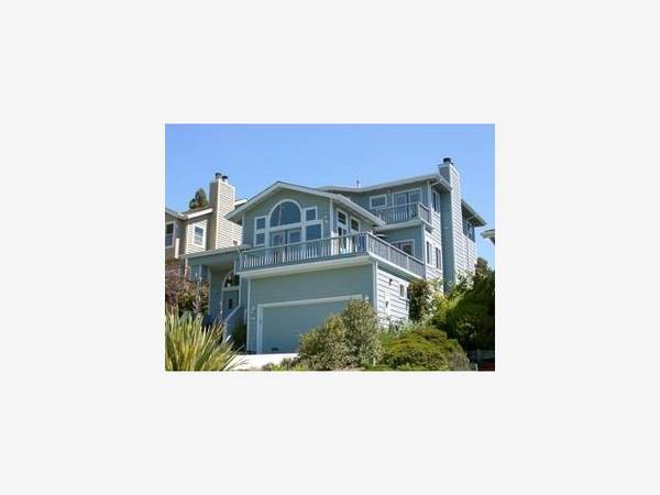 432 Sevilla, El Granada, CA 94018