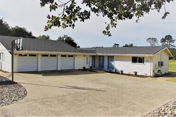11690 Tam Oshanter Drive, Salinas, CA 93906