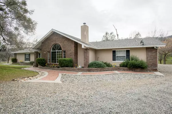 42007 Wild Stallion Court, Coarsegold, CA 93614