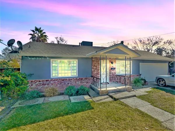 330 S Del Puerto Avenue, Patterson, CA 95363